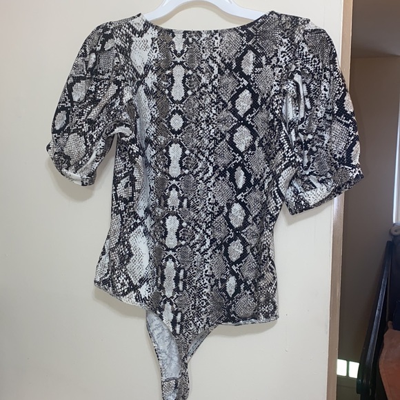 Express Snake Print Puff Sleeve Thong Bodysuit Size Large - Picture 5 of 12